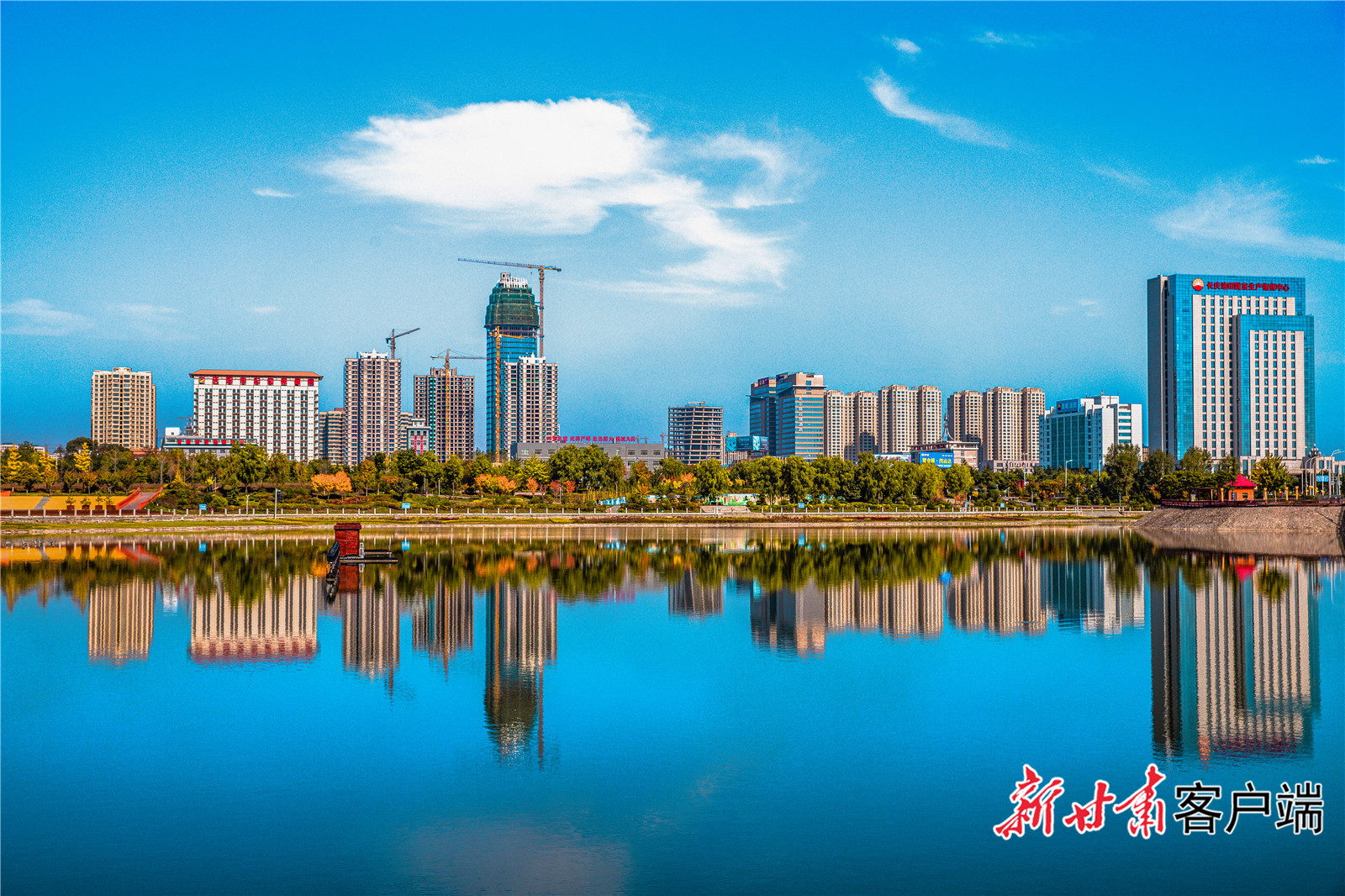 【奋进新征程 首都新发展】聚八方宾客 展开放之姿