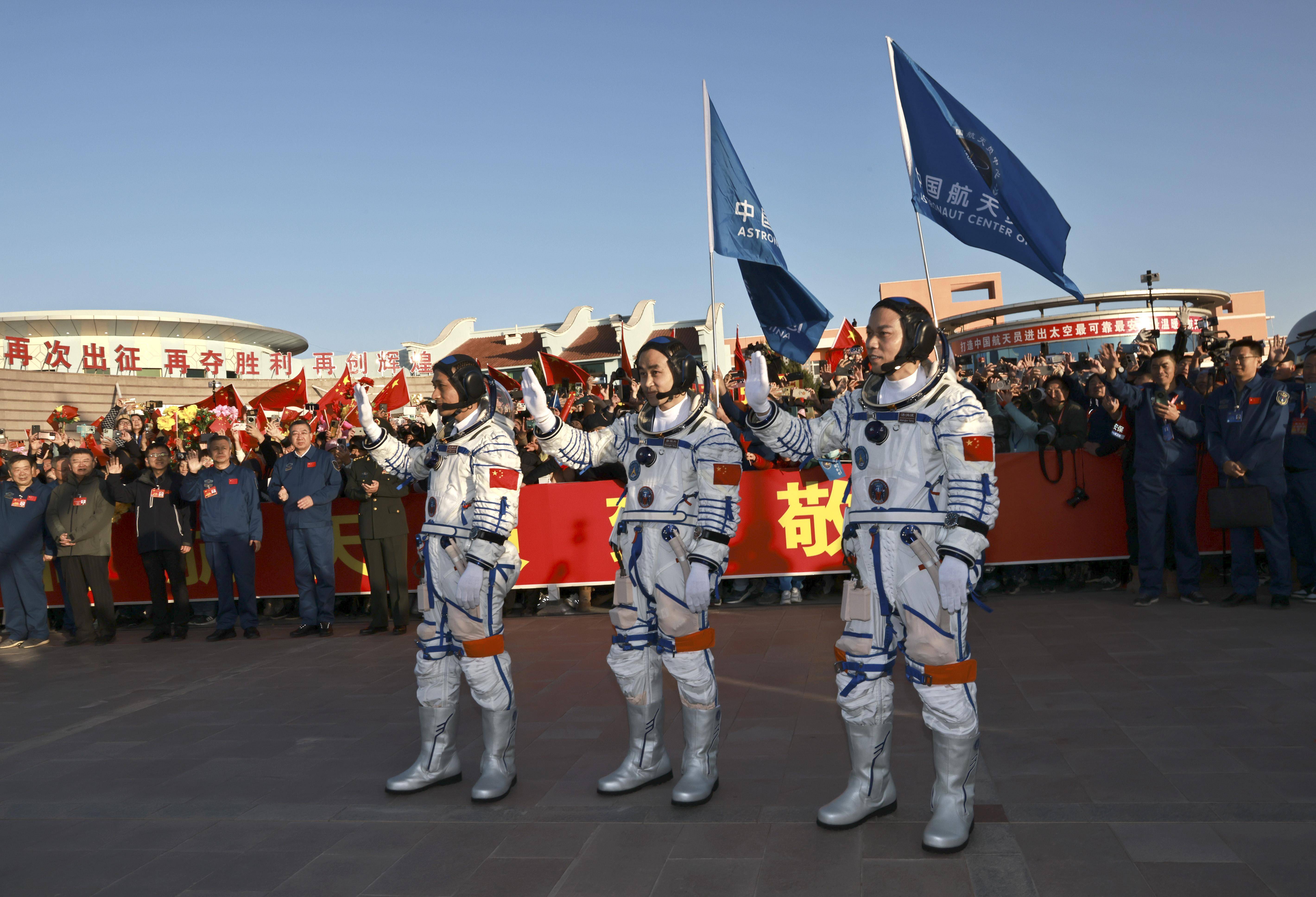 神舟十八号航天员乘组圆满完成第二次出舱活动
