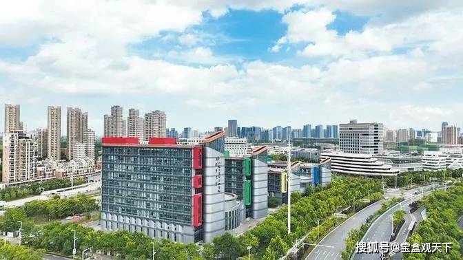2024中国经济半年报丨上半年跨区域人次达324.1亿人次同比增长7.4%