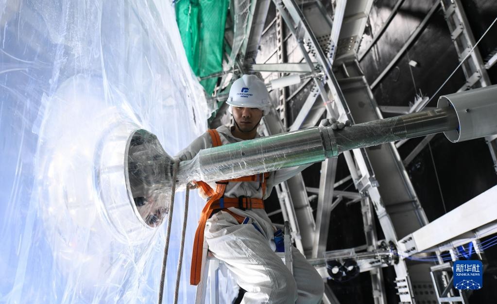 探访探测器主体建成后的江门中微子实验