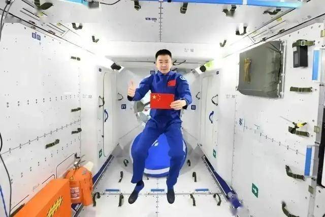 神舟十九号航天员乘组圆满完成第二次出舱活动