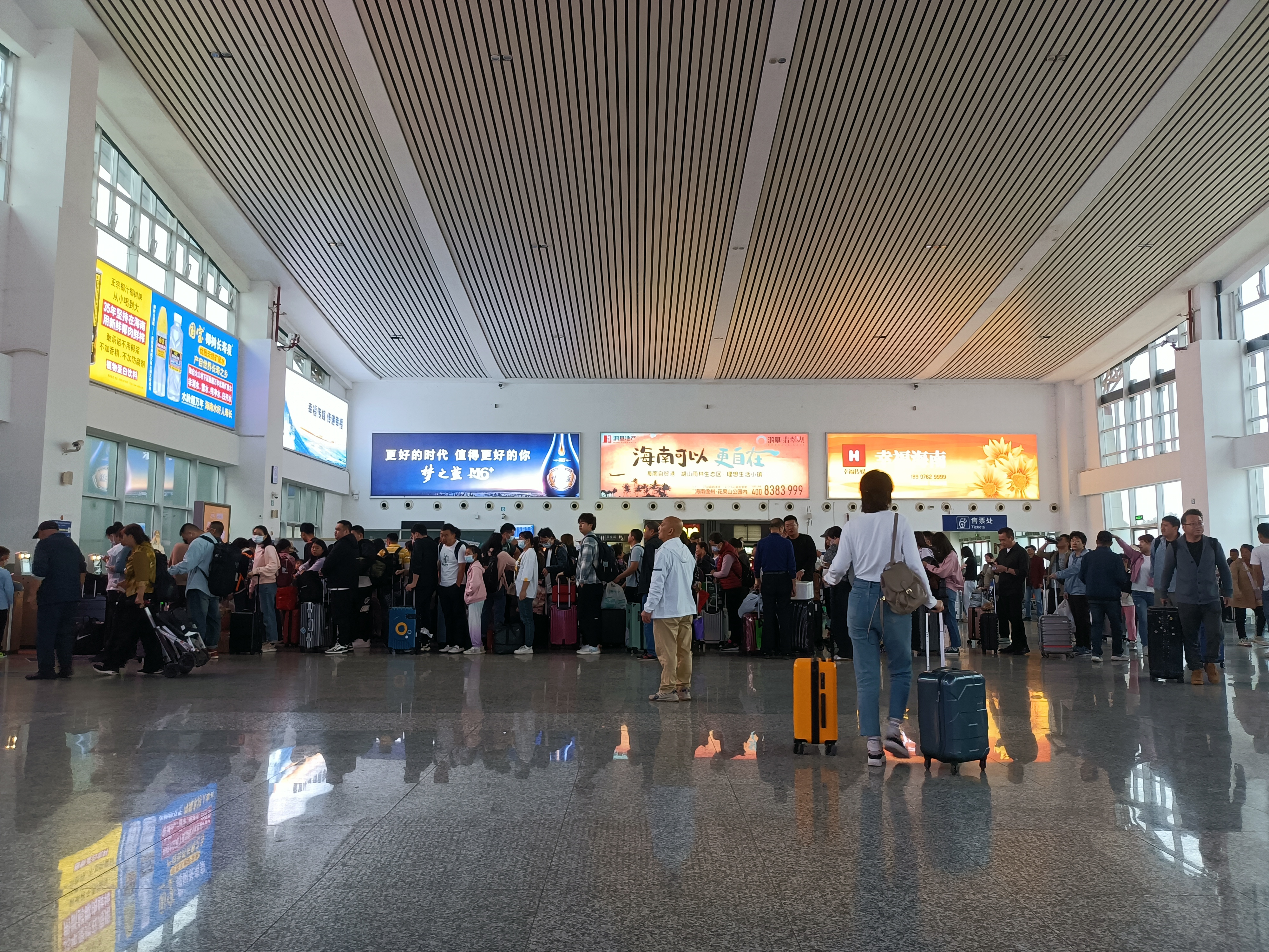 2025春运进行时丨乘坐高铁感受年味旅途 流动车厢展现非遗之美