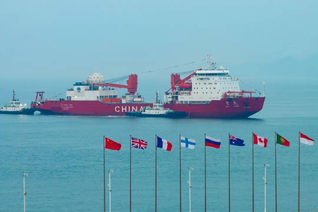 中国第41次南极考察队“雪龙”号凯旋