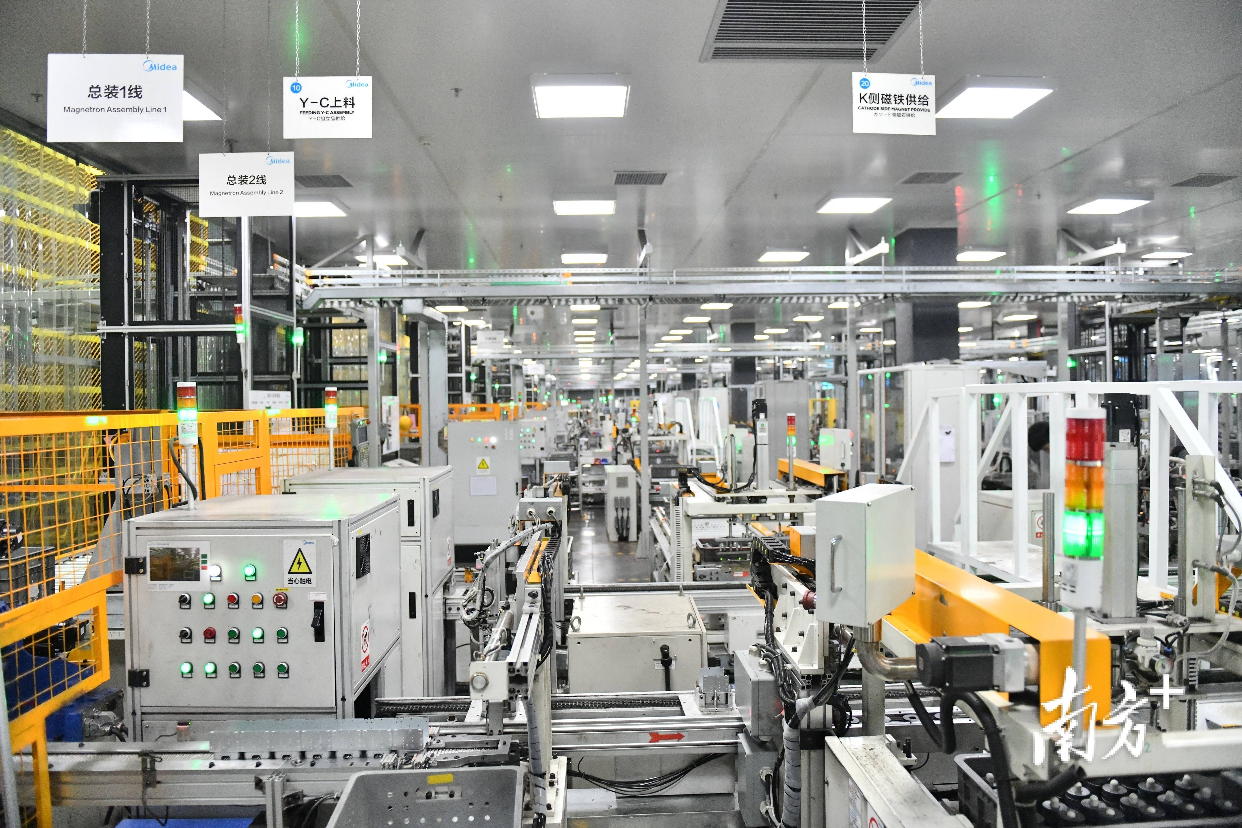 人形机器人“飞入寻常百姓家” WAIC 2025展示具身智能中国方案