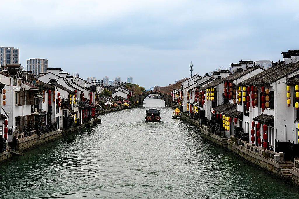 人文经济学丨古城古镇如何“各美其美”