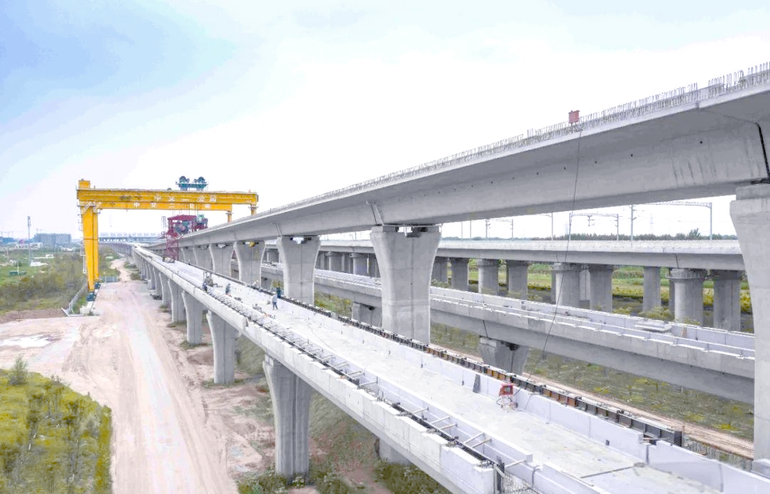 雄商高铁雄安枢纽跨津保铁路转体桥成功转体